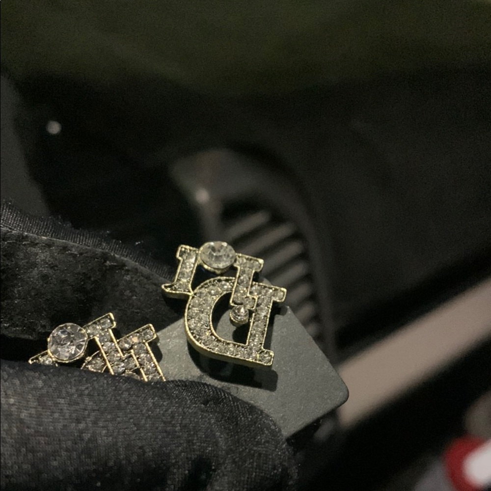 Fashion Crystal Logo Earrings - Picture 6 of 6